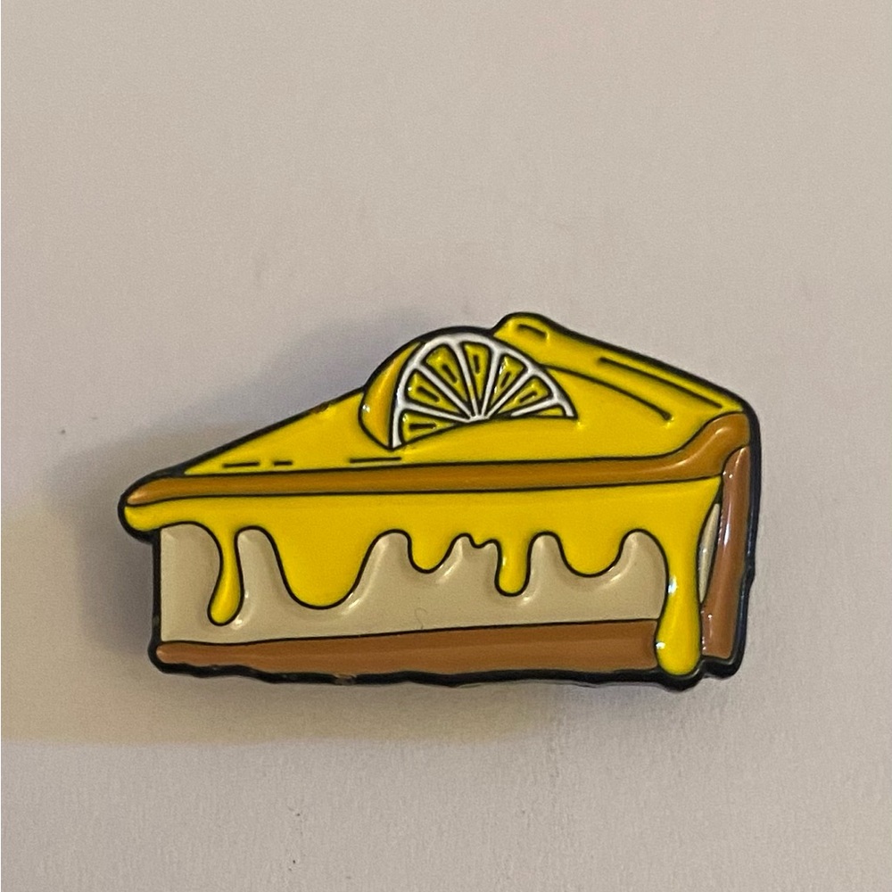 💥Lemon Meringue Pie Enamel Pin